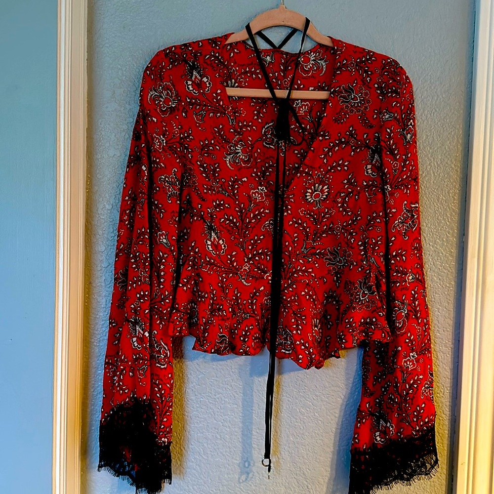 Pure silk blouse with fine lace applications on the sleeves andneck silk cord.